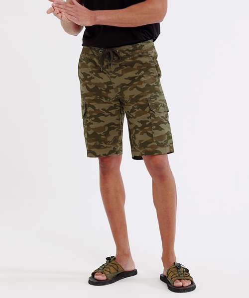 Men’s camo cargo utility shorts